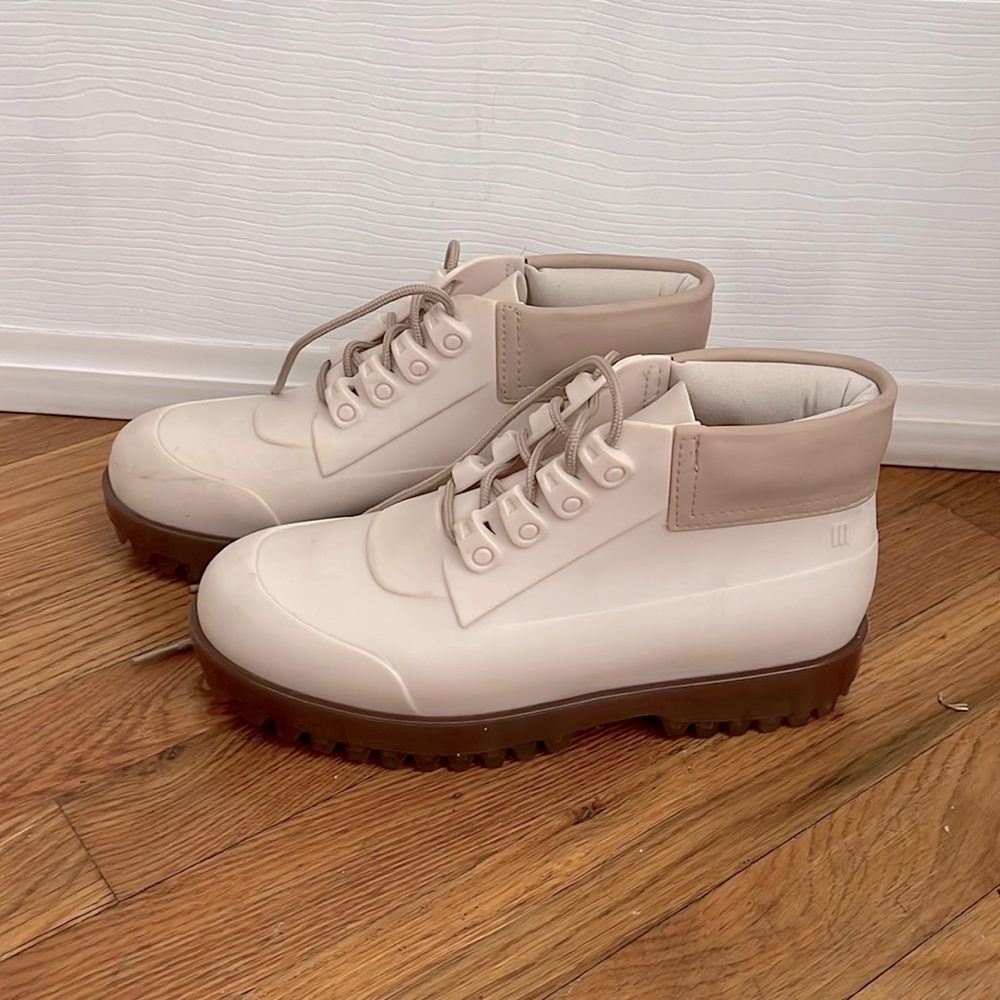 MELISSA Ankle Rain Boot in Minimalist Cream/Brown